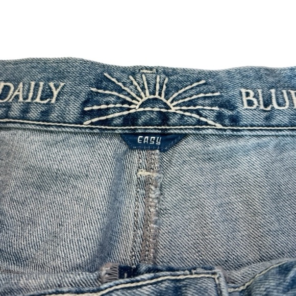 Daily Blue Back Pocketless 90s Easy Wide Leg Jean in Pacific Light Denim NEW - Picture 12 of 16